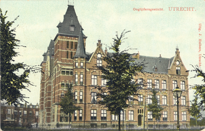 338 Gezicht op het Ooglijdersgasthuis (F.C. Dondersstraat 49) te Utrecht, vanaf de Buys Ballotstraat uit het oosten met ...